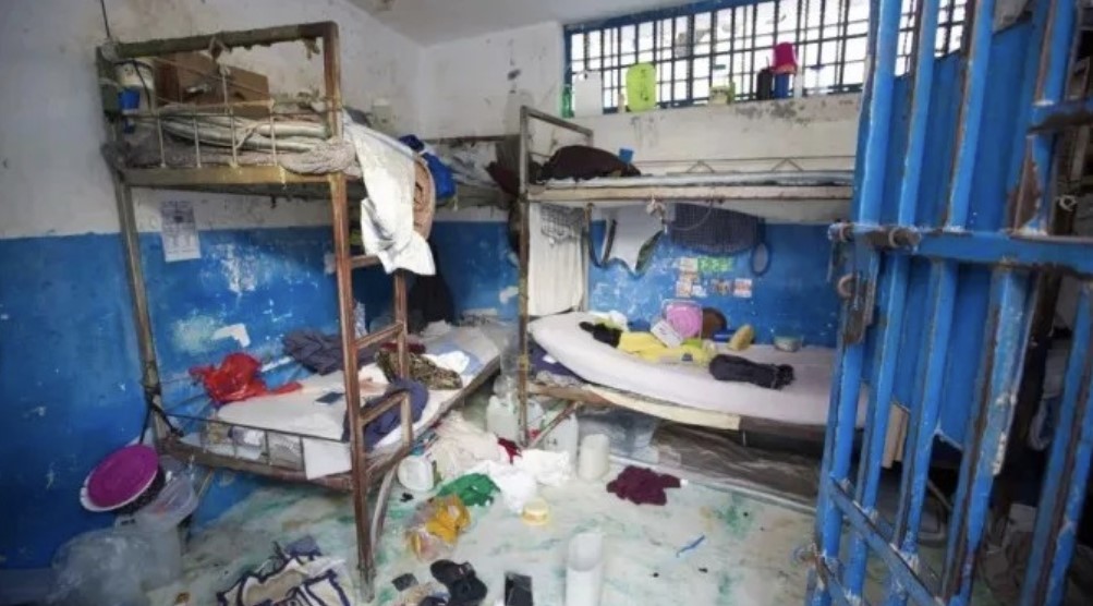 Más 500 presos escapan de cárcel tras irrupción bandas