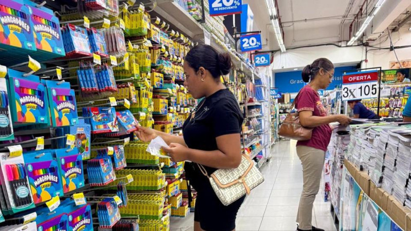 Padres se quejan de alzas en precios de útiles escolares