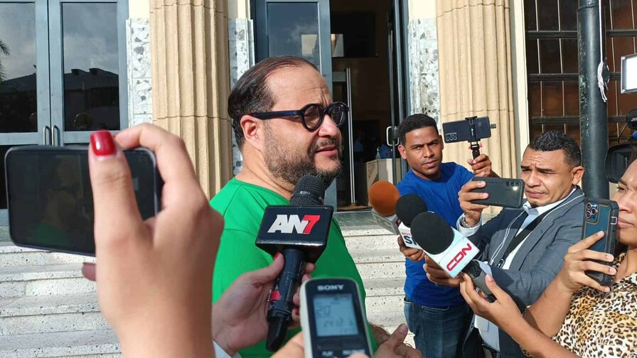 Aquiles Jiménez vuelve a publicar un desagravio: se disculpa con Alicia Ortega y Fernando Hasbun