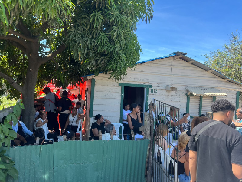 El cuerpo sin vida de la adolescente, fue velado brevemente en su residencia, y luego trasladado al cementerio de Navarrete, donde le fue dada sepultura.