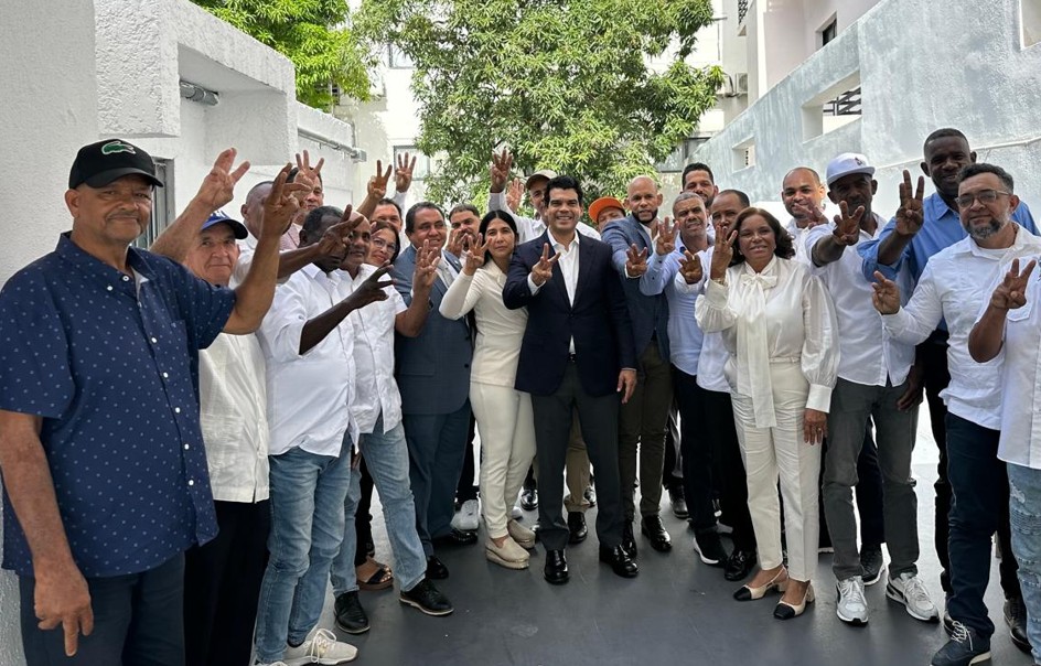 Yoel Tapia, excoordinador de David Collado, y dirigentes de Santiago Rodríguez se incorporan al proyecto presidencial de Wellington Arnaud.