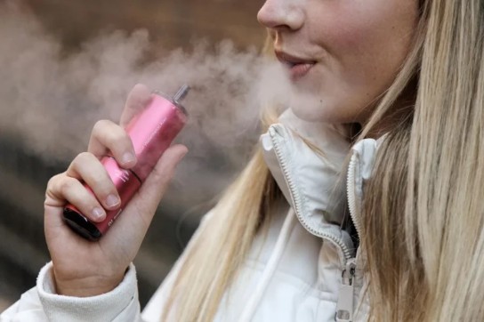 Los vapers y el humo en las terrazas elevan la proporción de fumadores pasivos al 24 %