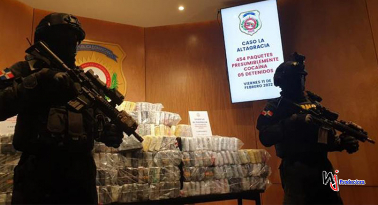 Ocupan 454 paquetes de cocaína en lancha que iba por costas de Bayahíbe; apresan a cinco