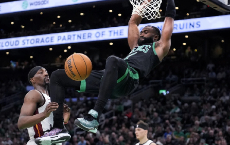 Los Celtics avanzan a las semifinales del Este, venciendo al Heat 118-84 en el Juego 5